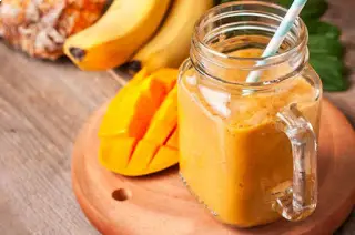 Descubre un batido ideal para facilitar la digestión de piña y mango